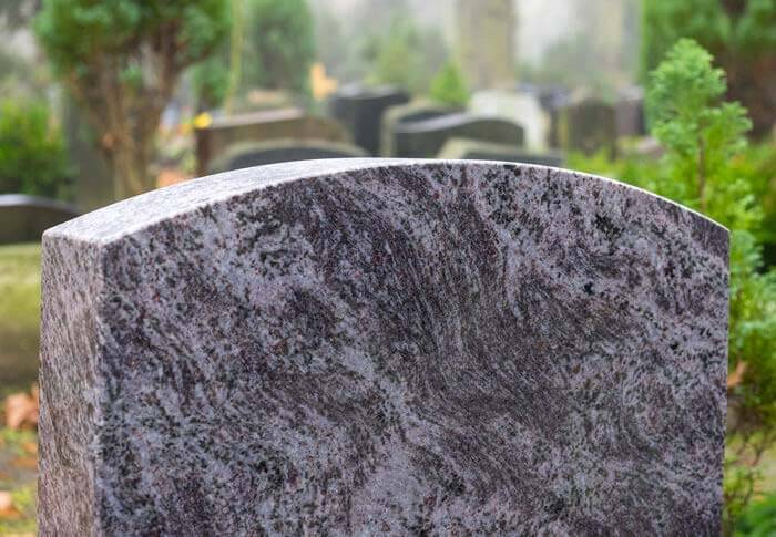 Nagrobki granitowe, nagrobki skałkowe, nagrobki skalne, nagrobki naturalne